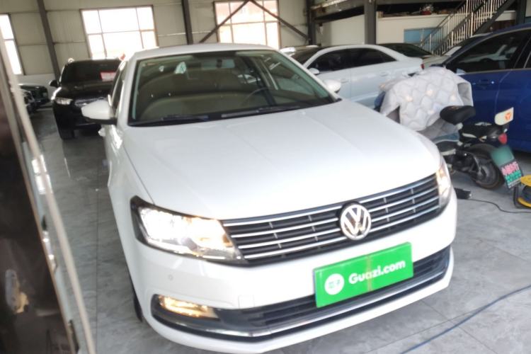 Used Volkswagen Lavida 2015 1.6L Automatic Comfort Edition Front Right 45 Deg