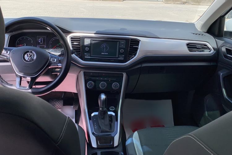 Used Volkswagen T-ROC 2019 280TSI DSG Two-Wheel Drive Advanced Version China VI Standard Center Console