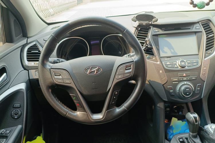 Used Hyundai Santa Fe 2013 Revised Version 2.4L Automatic All-Wheel Drive Smart Type Steering Wheel