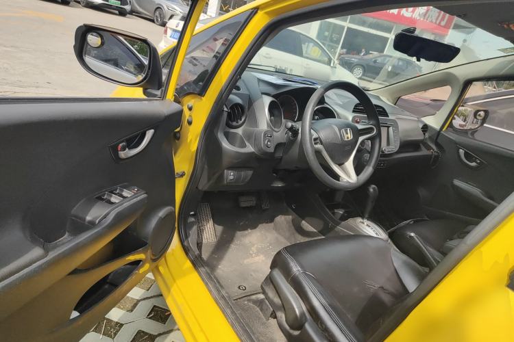Used Honda Fit 2011 1.3L automatic comfort version
