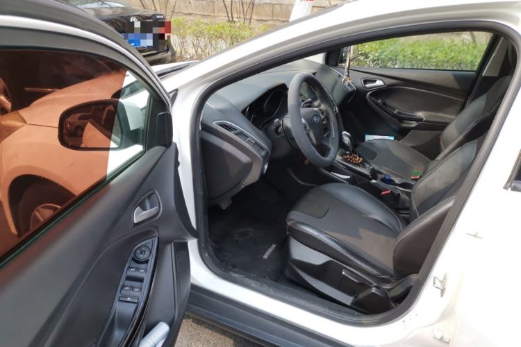 Used Ford Focus 2012 Hatchback 1.6L Automatic Fashion Edition
