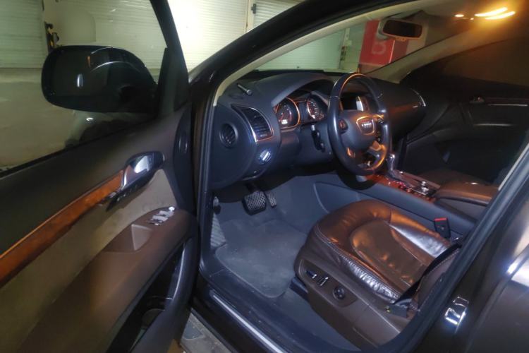 Used Audi Q7 2014 35 TFSI Ambition Edition Driver Seat