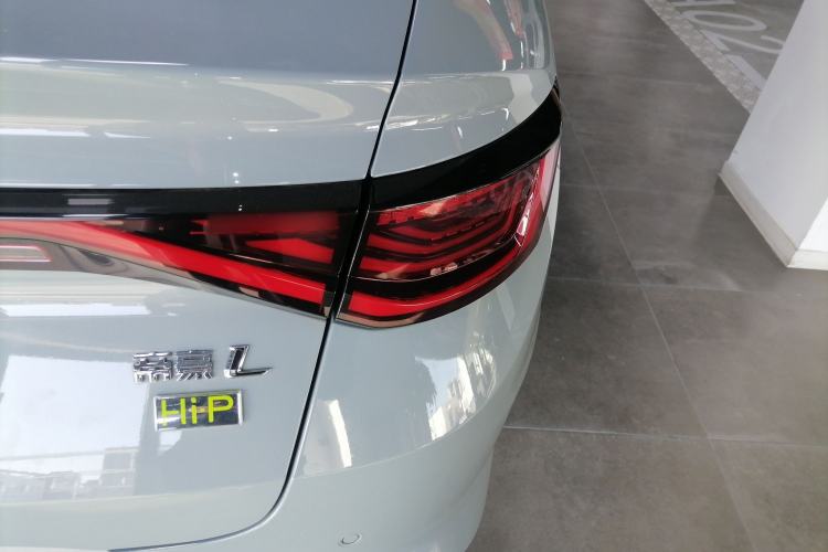 Used Geely Auto Emgrand L HiP 2022 1.5TD-DHT Pro 100KM Super Clean
