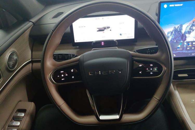 Used Chery Tiggo 8 PLUS C-DM 2025 1.5T 116 km Prestige Version 5 Seats Steering Wheel