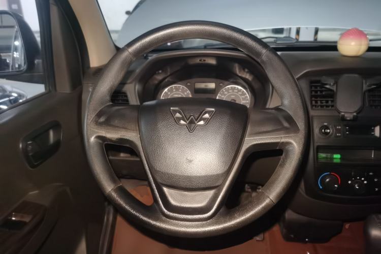 Used Wuling Rongguang S 2021 1.2L Standard Version with Power Steering 5-Seater LSI

