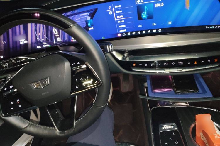 Used Cadillac LYRIQ 2022 Four-Wheel-Drive High-Performance Deluxe Edition Steering Wheel