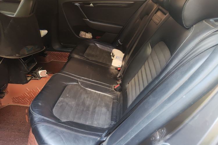 Used Volkswagen Magotan 2015 1.8TSI Luxury Model Left Rear Seat