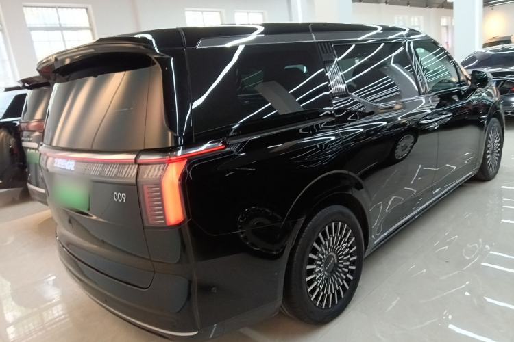 Used Zeekr 009 2024 7-Seater Walk-Through Version Four-Wheel Drive 108 kWh
