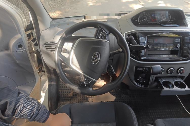 Used SAIC MAXUS Xintu V80 2019 2.5T Classic Model AMT Aoyuntong Long Wheelbase Mid-Roof 7-Seater
