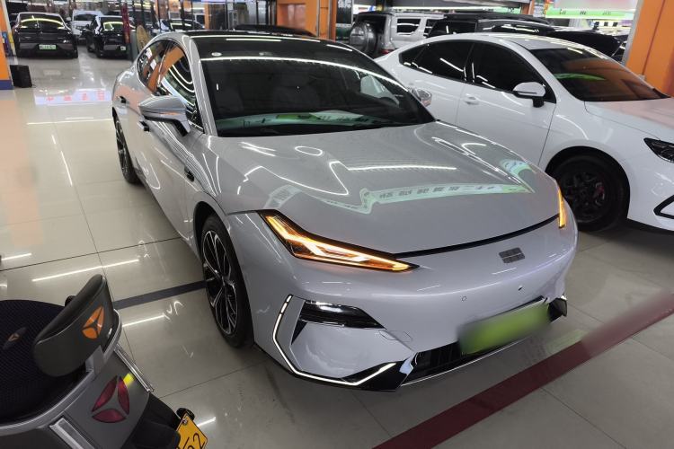 Used Geely Galaxy E8 2025 700 km Long-Range Intelligent Driving Version Front Right 45 Deg