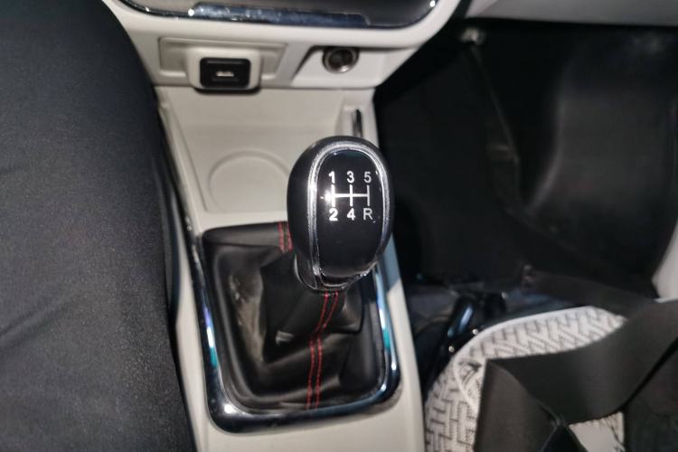 Used Jinbei Hiace X30 2024 1.5L Wealthy-Style Passenger Van 5/6/7 Seater
