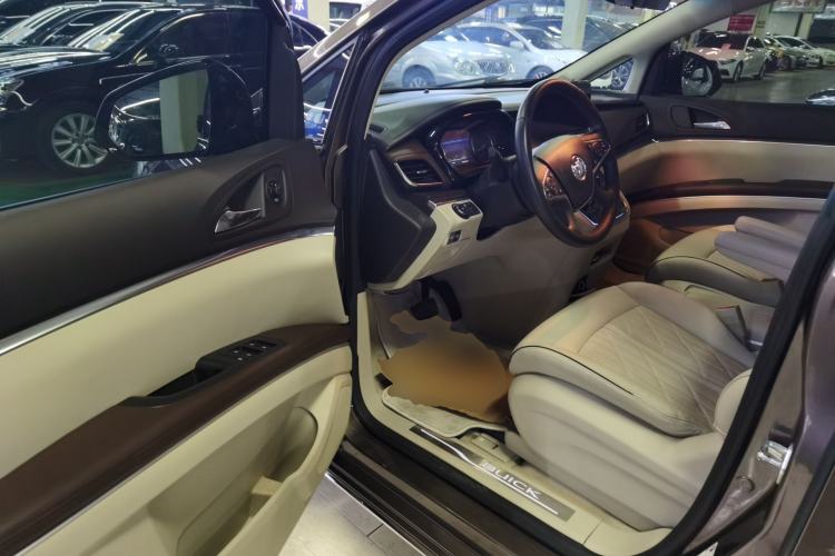 Used Buick GL8 2023 Land Executive Class Deluxe Model