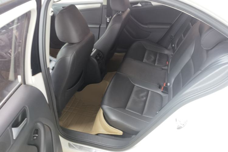 Used Volkswagen Sagitar 2014 Revised Version 1.4TSI Automatic Luxury Edition Left Rear Seat