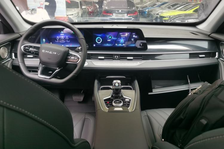 Used Chery Tiggo 7 PLUS 2023 Facelift 1.6 TGDI DCT Luxury Model Center Console