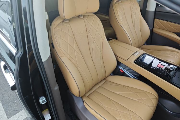 Used Denza D9 2022 DM-i 970 Four-Wheel Drive Flagship Model Right Front Seat