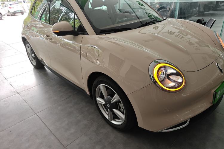 Used ORA Good Cat 2023 401 km Standard Range Luxury Version Lithium Iron Phosphate Front Right 45 Deg