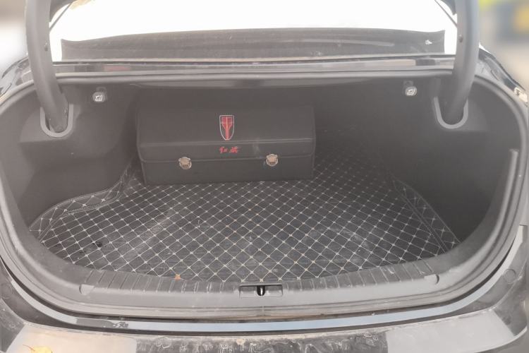 Used Hongqi H5 2018 30TD Dynamic Edition Trunk