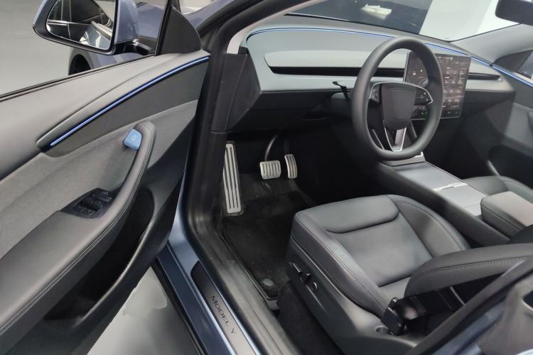 Used Tesla Model Y 2025 Rear-Wheel-Drive Version Driver Seat