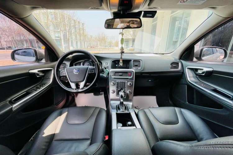 Used Volvo V60 2015 T5 Zhiyi Edition