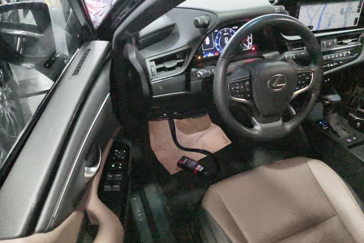 Used Lexus ES 2022 200 Excellence Edition
