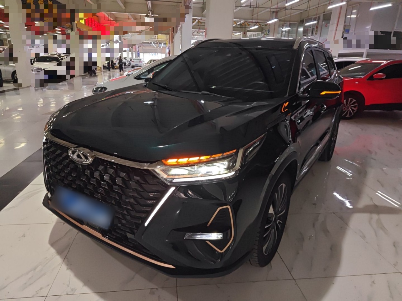 تحت مقدمة السيارة