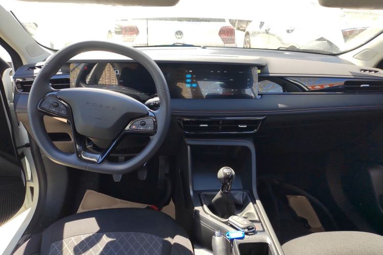 Used Roewe i5 2026 Model 1.5L Manual Comfort Version Center Console