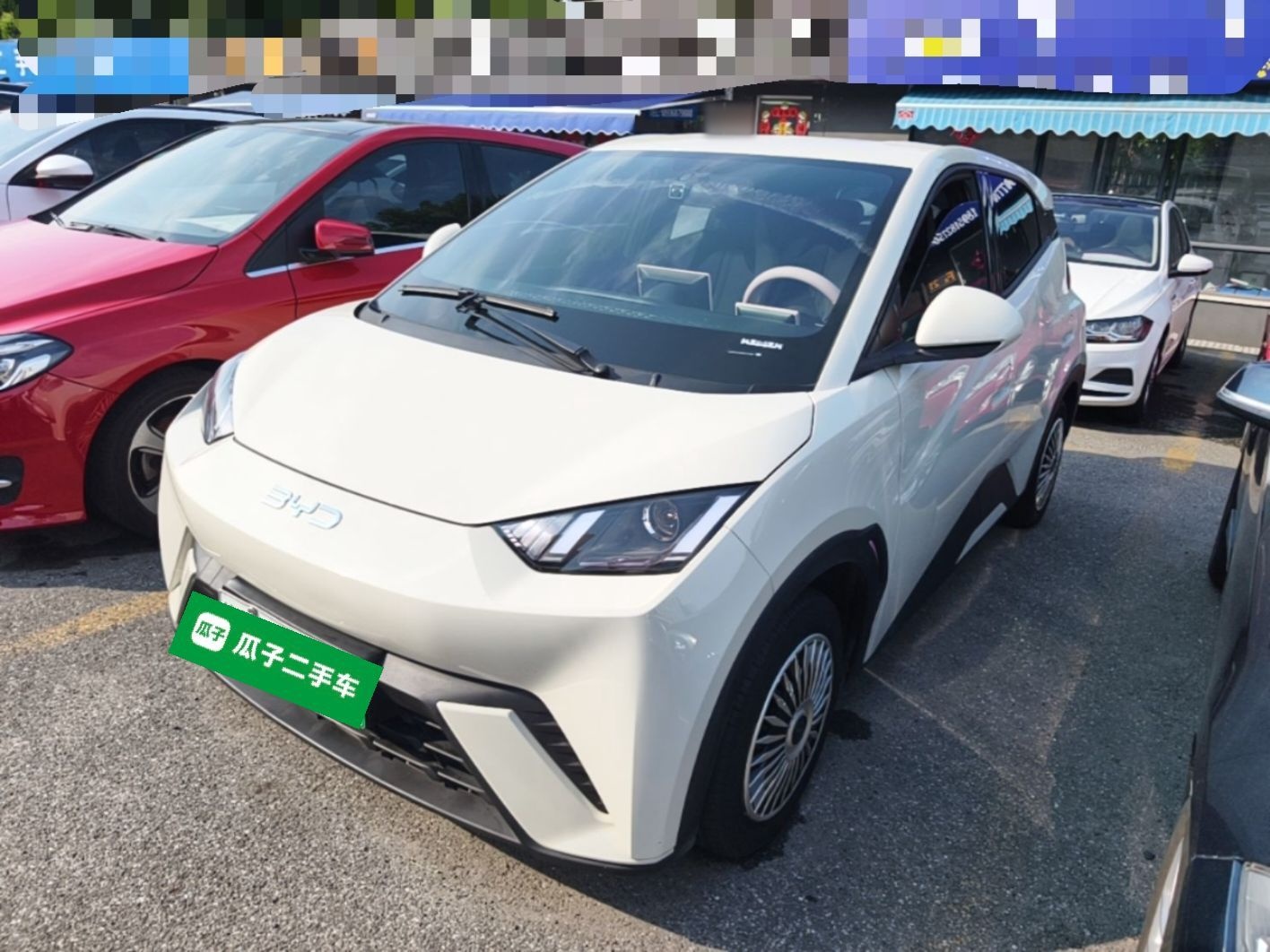 Unter der Vorderseite des Autos
