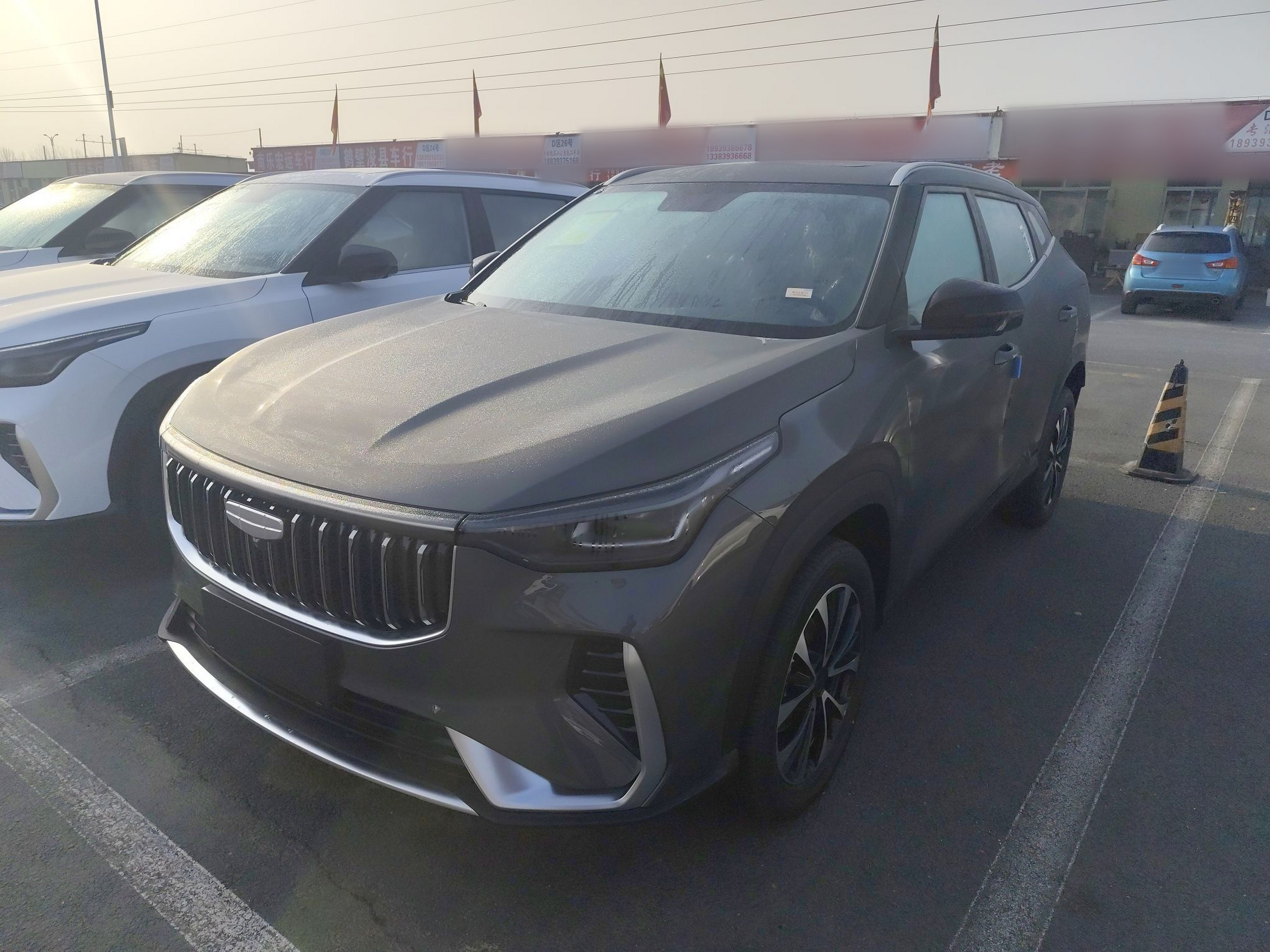 Под передней частью автомобиля