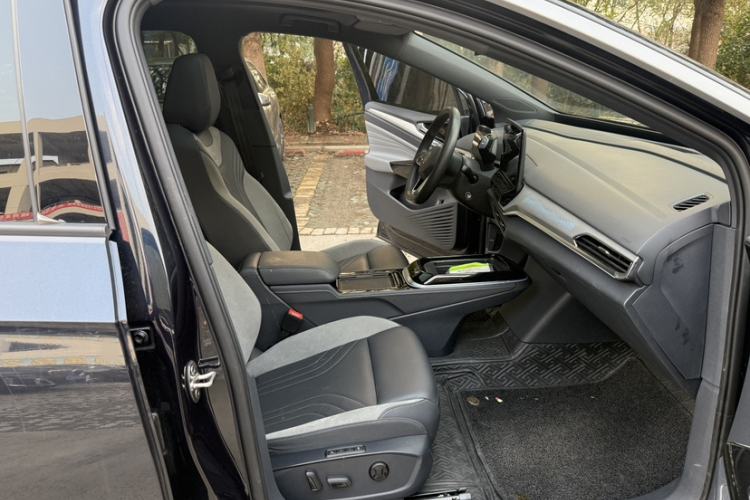 Used Volkswagen ID.4 CROZZ 2021 Long-Range PRO Two-Wheel Drive Version
