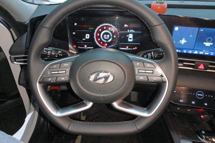 Used Hyundai Elantra 2022 1.5L CVT LUX Prestige Edition