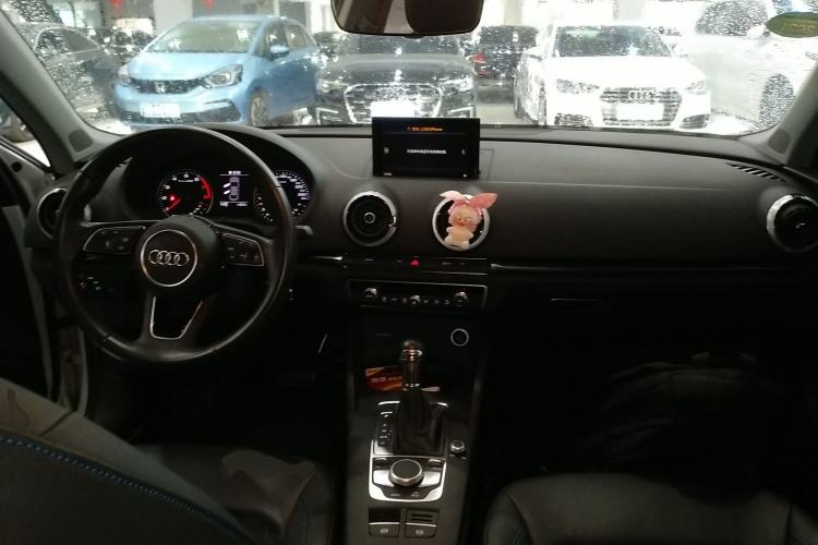 Used Audi A3 2019 Limousine 35 TFSI Fashion Edition China VI Emission Standard Center Console