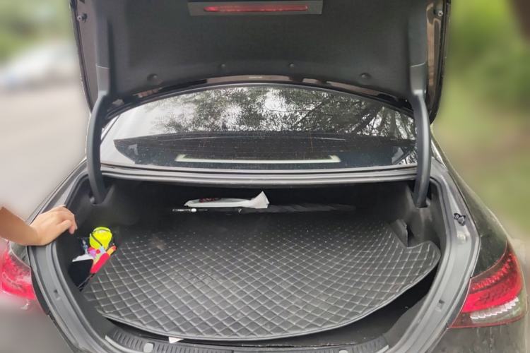 Used Mercedes-Benz E-Class New Energy 2022 Second Facelift E 350 e L Plug-in Hybrid Sedan Trunk