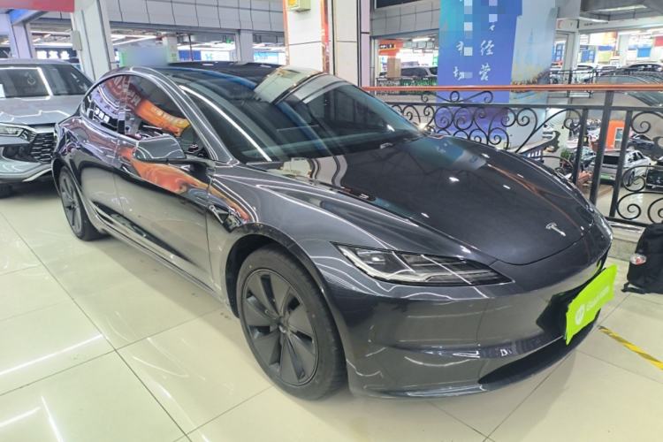 Used Tesla Model 3 2023 Rear-Wheel-Drive Version Front Right 45 Deg