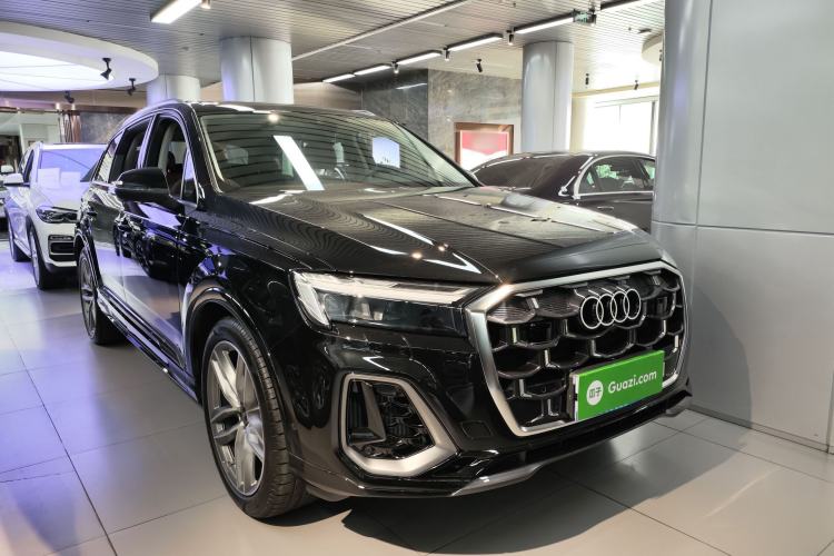 Used Audi Q7 2024 55 TFSI quattro S line Sport model
