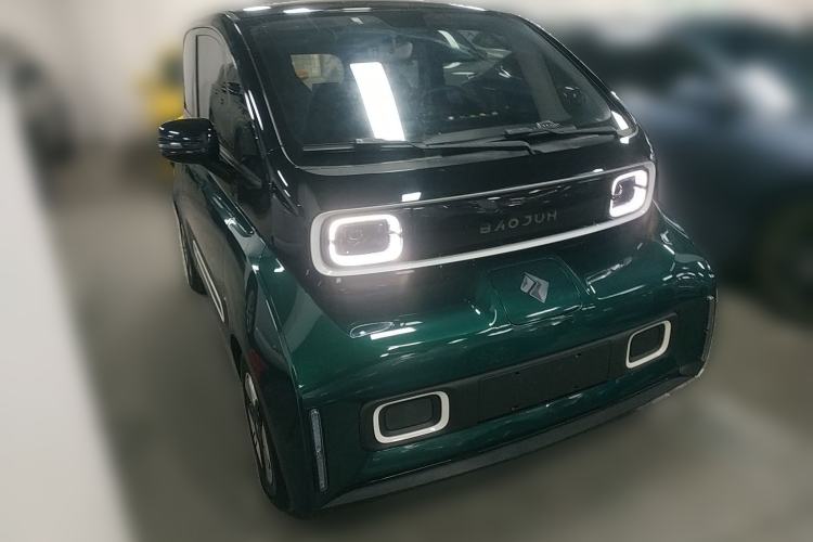 Used Baojun KiWi EV 2022 Artist Lite Edition Lithium Iron Phosphate Front Right 45 Deg