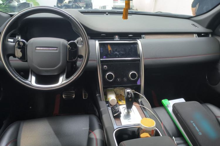 Used Land Rover Discovery Sport 2020 249 PS R-Dynamic Performance Edition Center Console