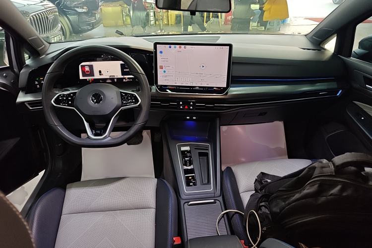 Used Volkswagen Golf 2025 Facelift 300TSI R-Line
