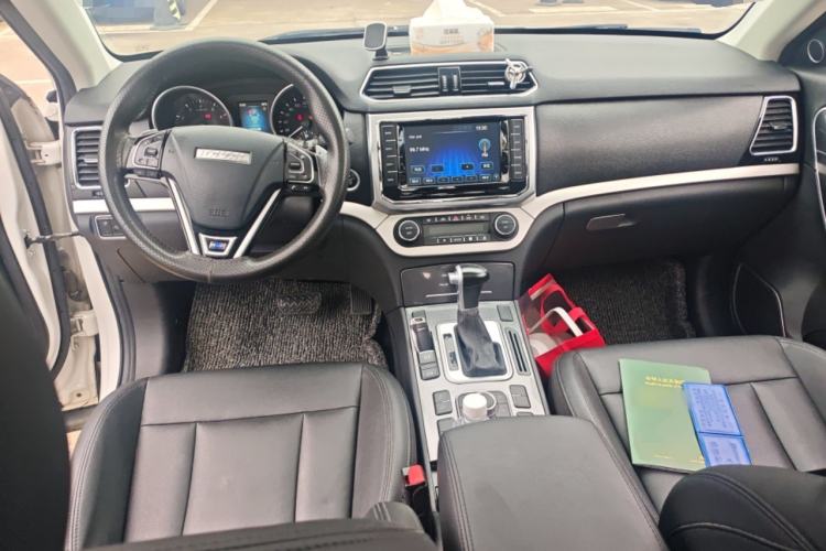 Used Haval H6 Coupe 2016 Blue Label 1.5T Automatic Two-Wheel Drive Urban Model Center Console