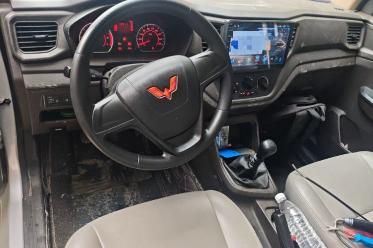 Used Wuling Hongguang V 2022 1.5L Jingqu Version Hydraulic Power Steering LAR Center Console