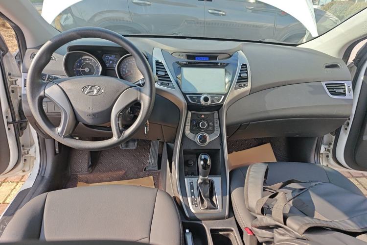 Used Hyundai Elantra (5th Generation / Langdong) 2015 1.6L Automatic Fashion Model
