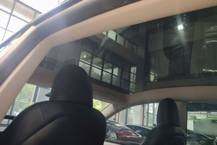 Used Tesla Model Y 2023 Rear-Wheel-Drive Version Headliner