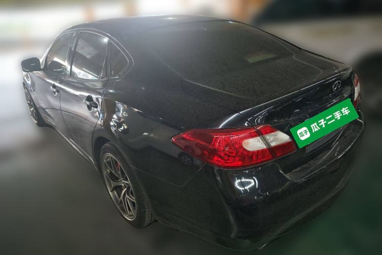 Used Infiniti M Series 2011 M37 model
