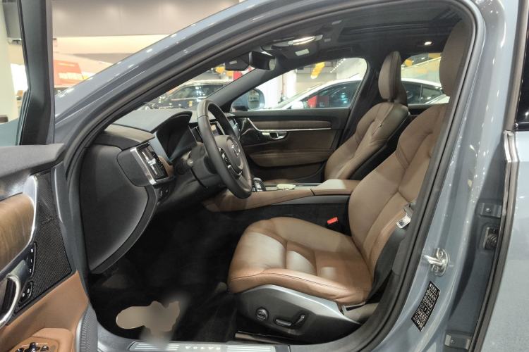 Used Volvo V90 2022 Cross Country B5 AWD Smart Range Edition
