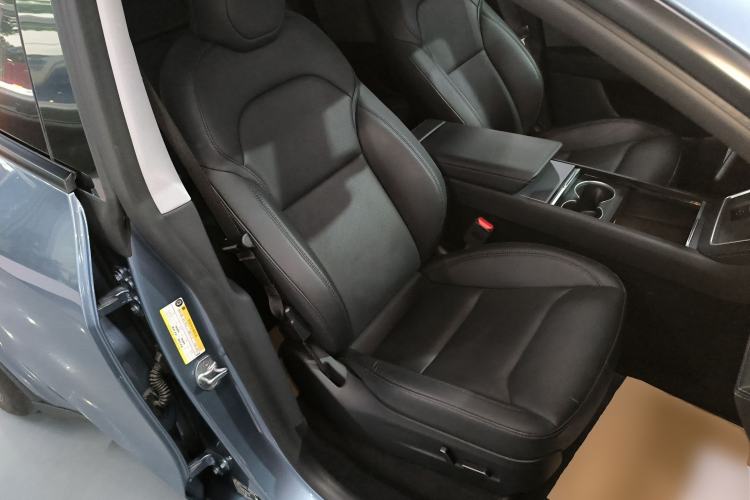 Used Tesla Model Y 2025 Rear-Wheel-Drive Version
