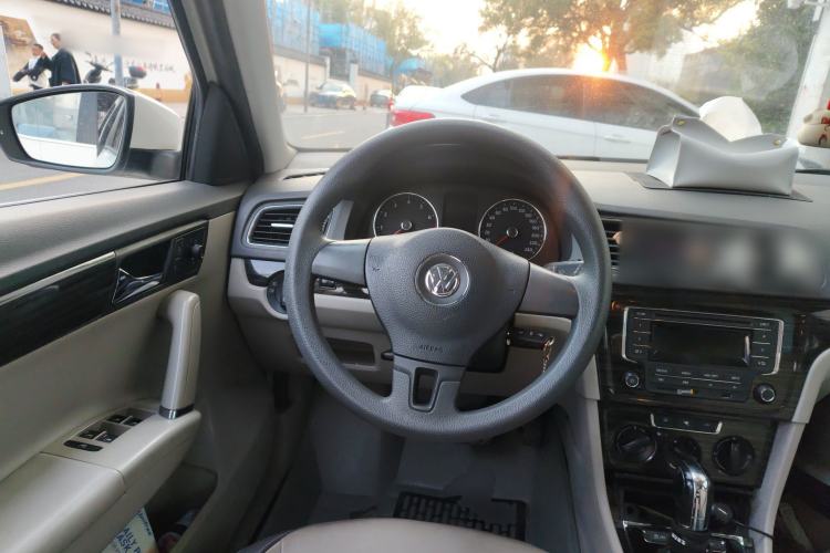 Used Volkswagen Gran Lavida 2014 1.6L Automatic Sport Edition Steering Wheel