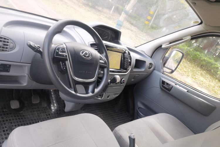 Used SAIC MAXUS Xintu V80 2021 2.0T Manual Classic City Delivery King Long Wheelbase Mid-Roof 3 Seats
