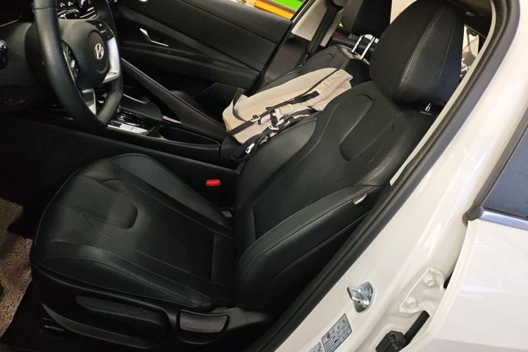 Used Hyundai Elantra 2023 1.5L CVT GLX Elite Edition Left Front Seat