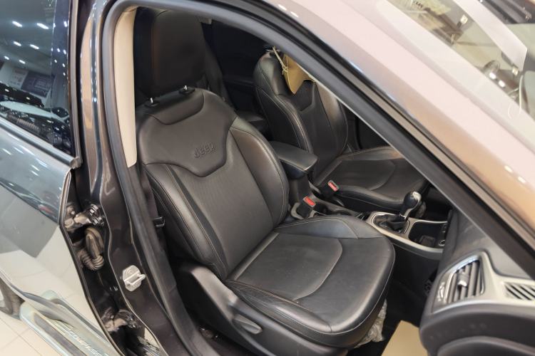 Used Jeep Compass 2017 200T Automatic Family Edition
