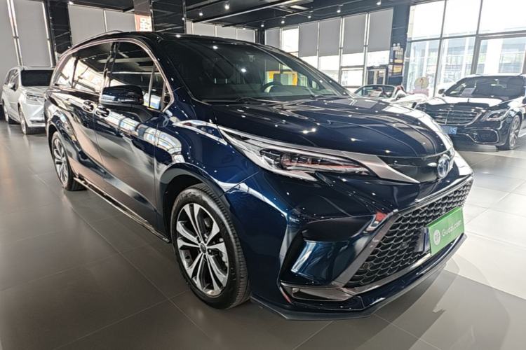 Used Toyota Granvia 2022 2.5L Hybrid Flagship Edition Front Right 45 Deg