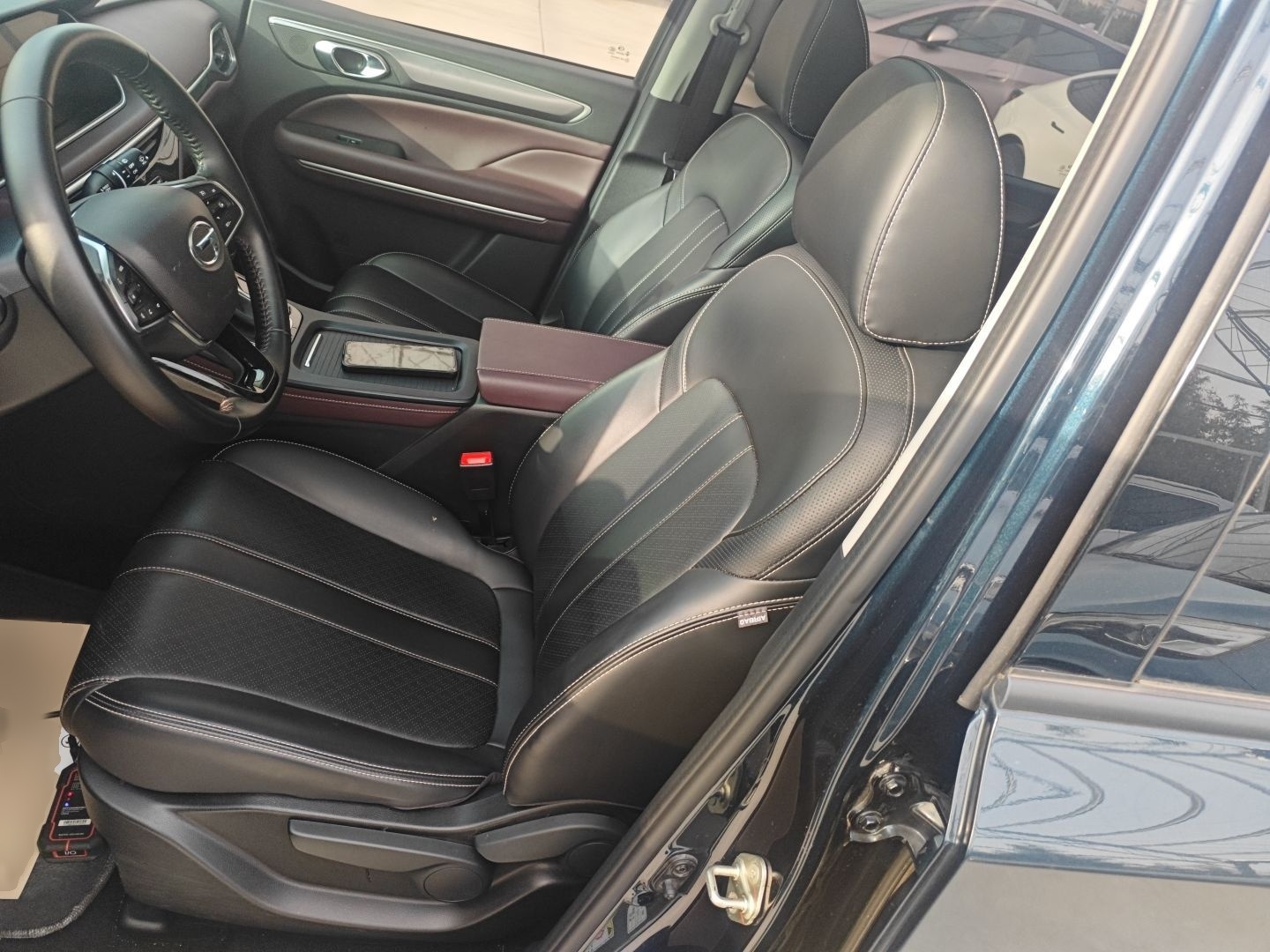 Переднее сиденье в автомобиле